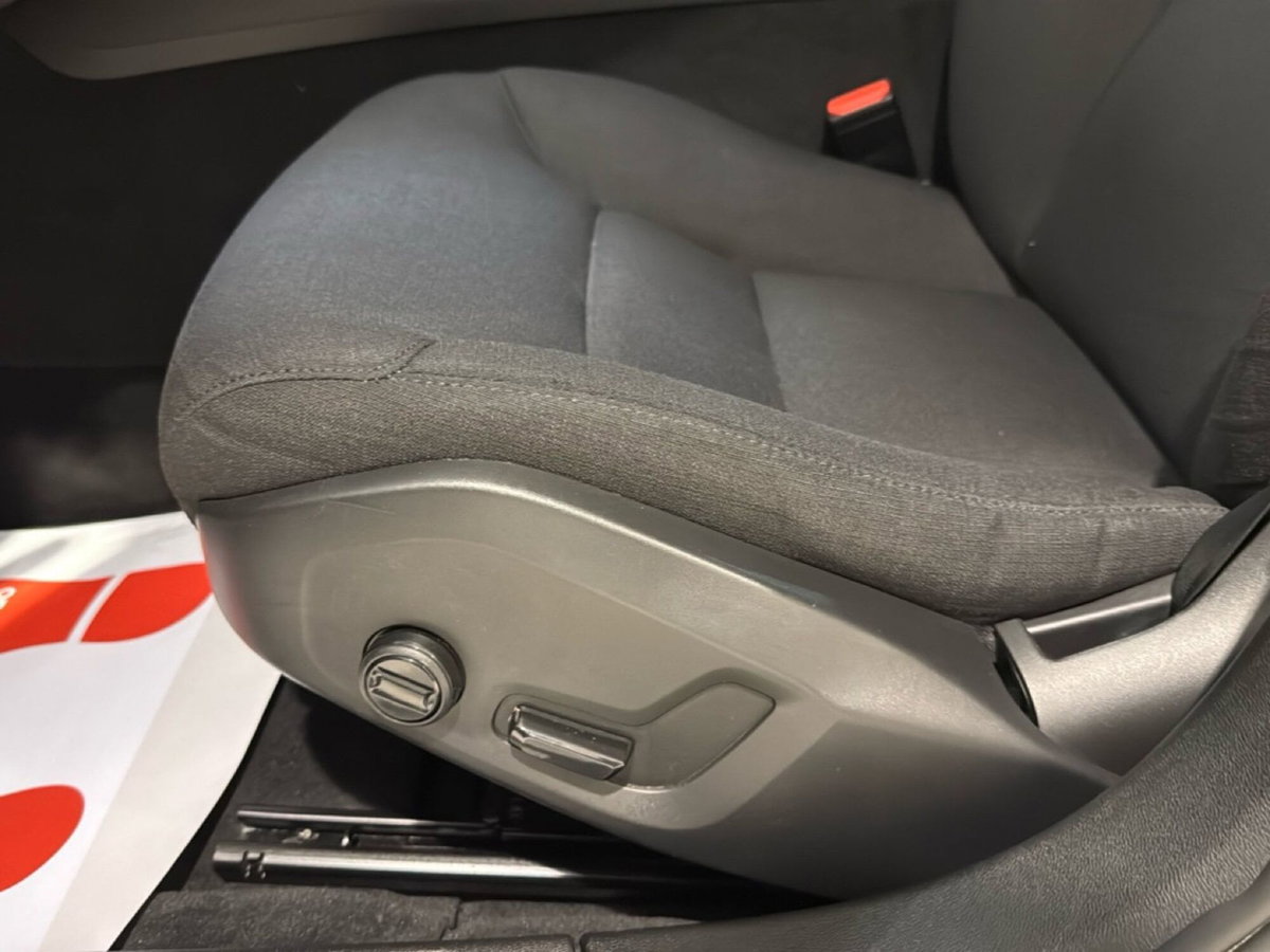 Volvo V60 B4 Geartronic R-design (19)