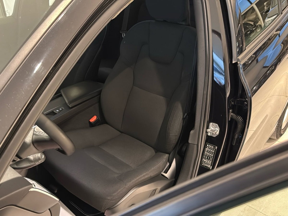 Volvo V60 B4 Geartronic R-design (3)