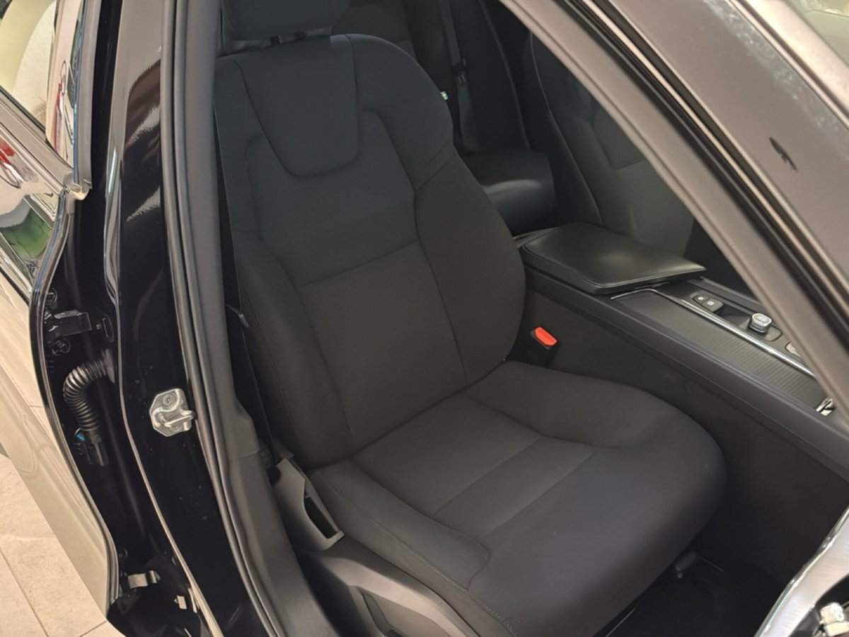 Volvo V60 B4 Geartronic R-design (5)