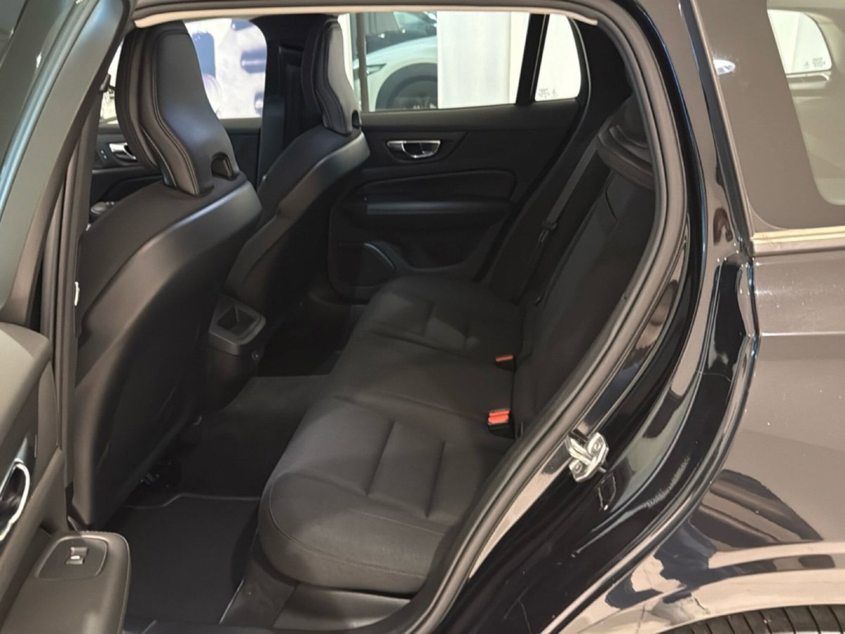 Volvo V60 B4 Geartronic R-design (8)