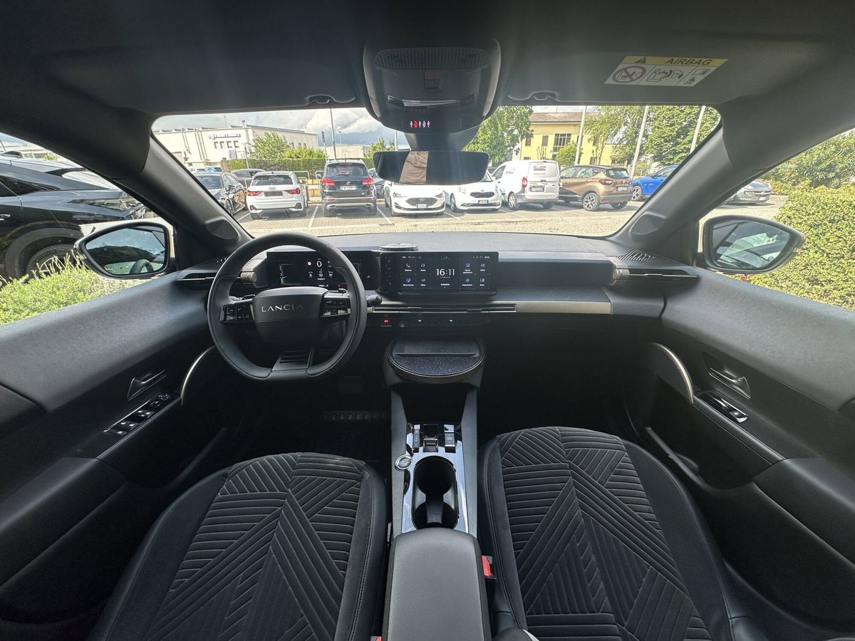 Lancia Ypsilon 1.2 mhev LX 110cv e-dct (11)