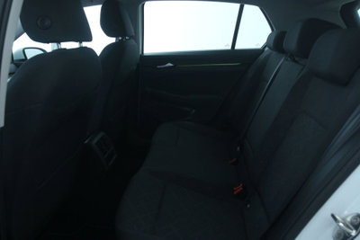 Volkswagen Golf 1.0 eTSI EVO DSG Life (8)