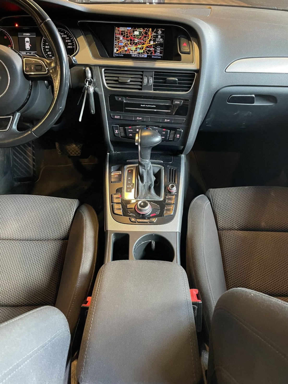 Audi A4 Allroad 2.0 TDI 190 CV (8)