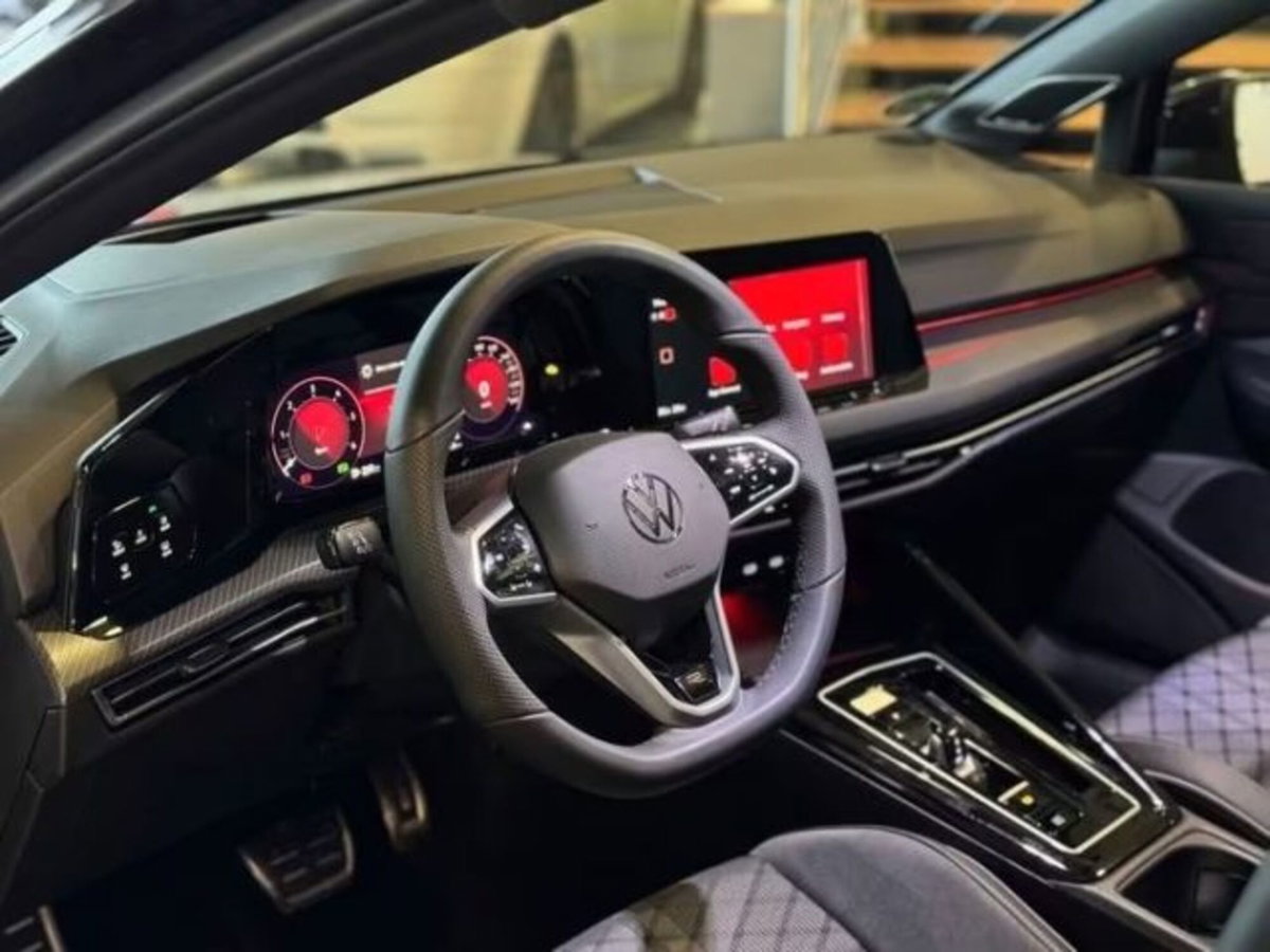 Volkswagen Golf 2.0 TDI 150 CV DSG SCR R-Line (5)