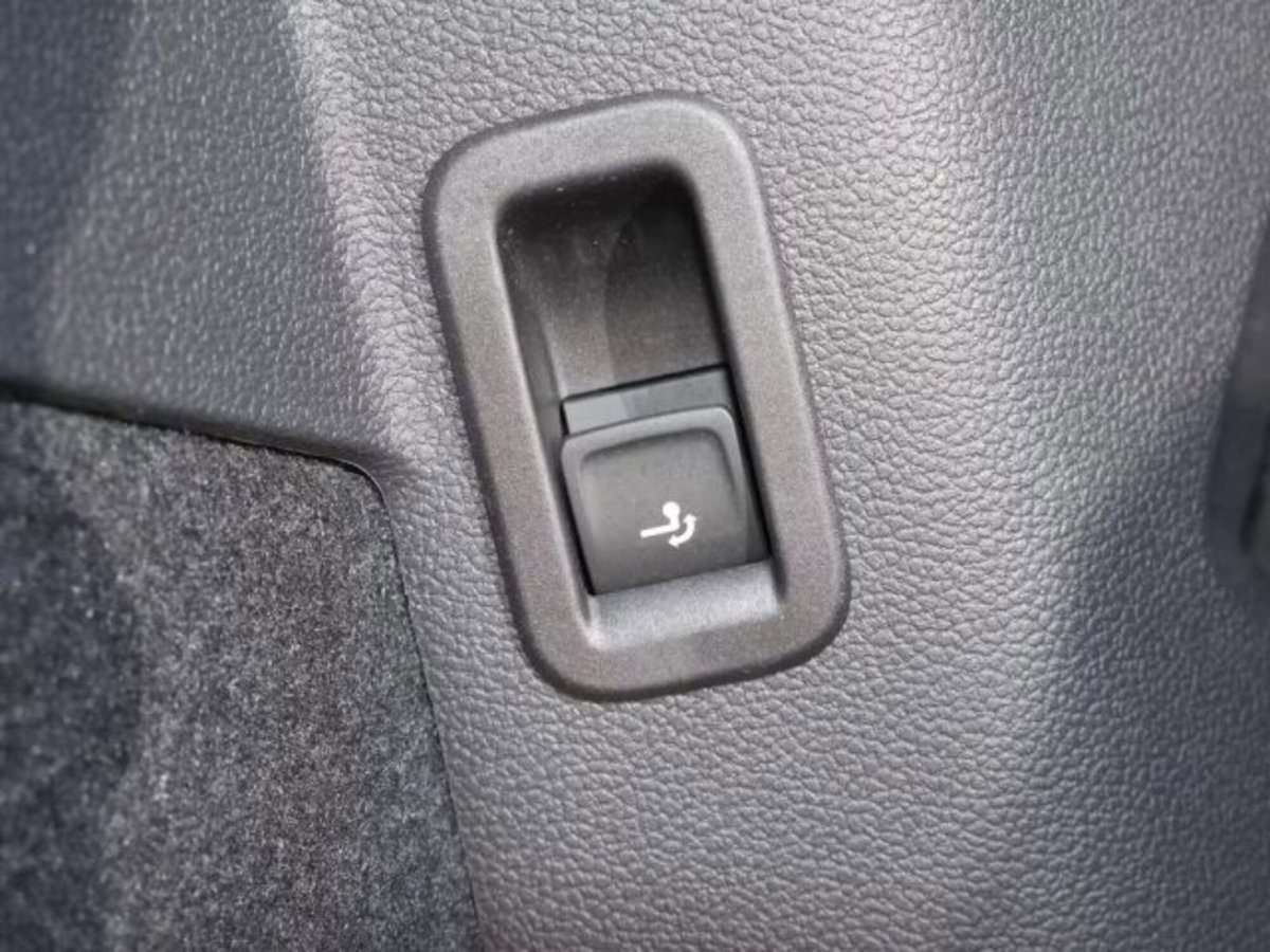 Volkswagen Golf 2.0 TDI 150 CV DSG SCR R-Line (16)