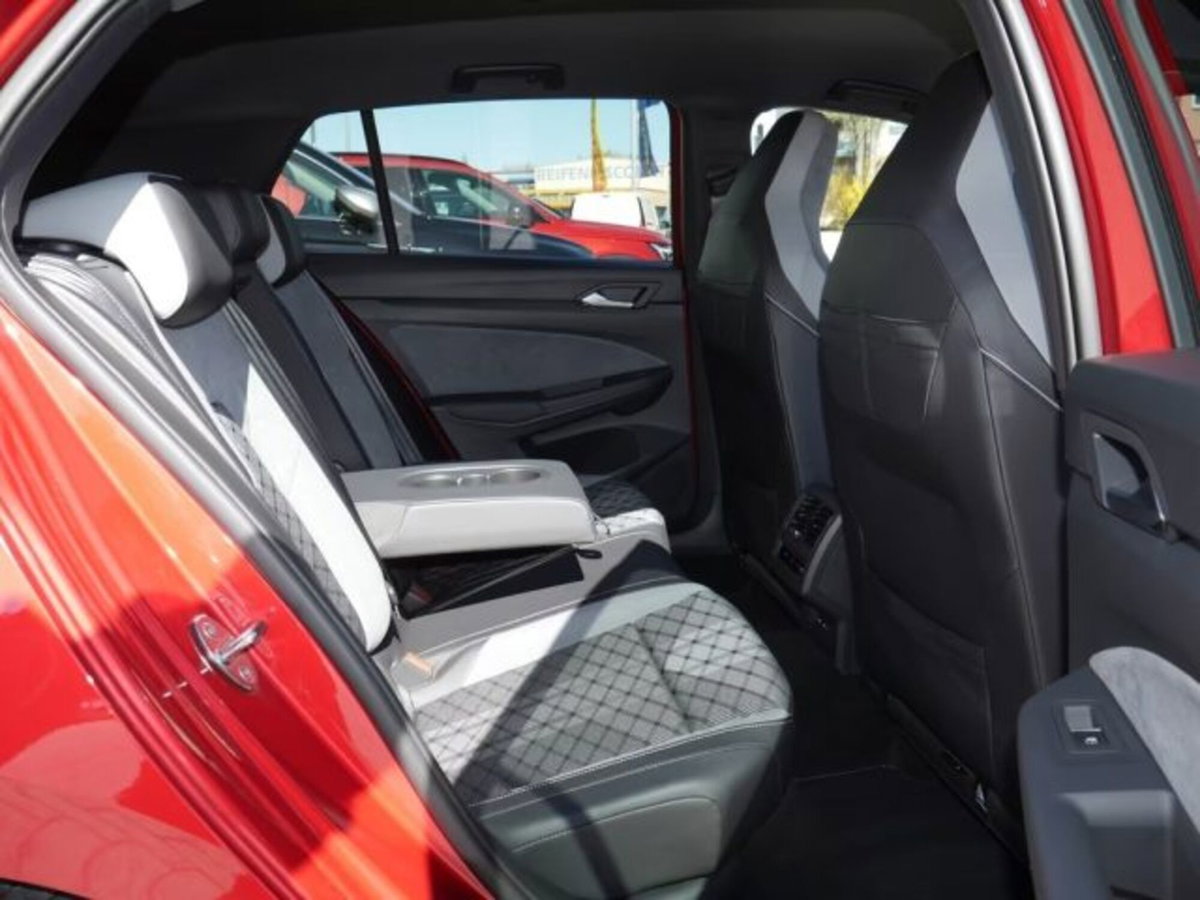 Volkswagen Golf 2.0 TDI 150 CV DSG SCR R-Line (6)