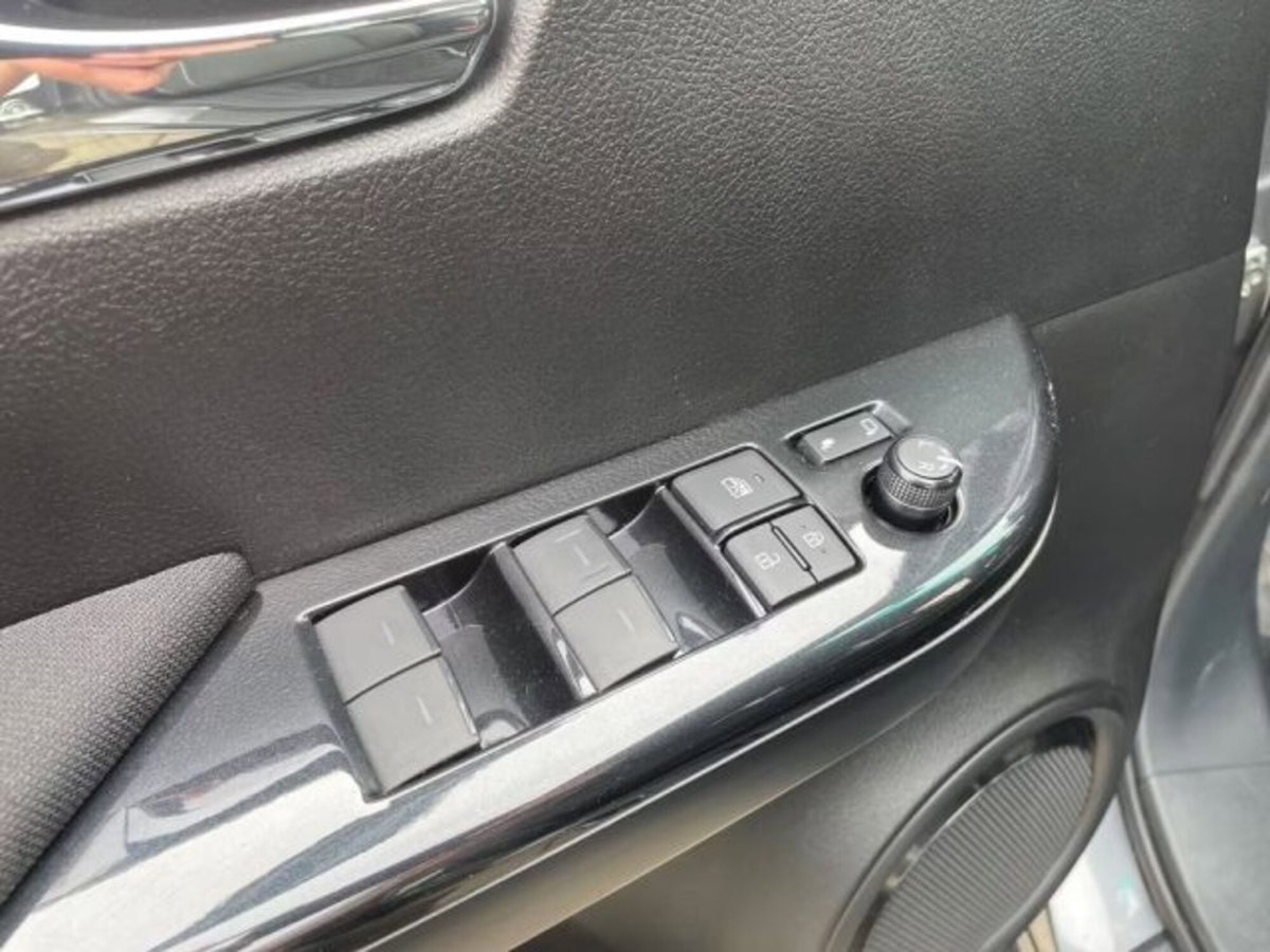 Toyota Hilux 2.D-4D 4WD porte Double Cab Lounge (13)