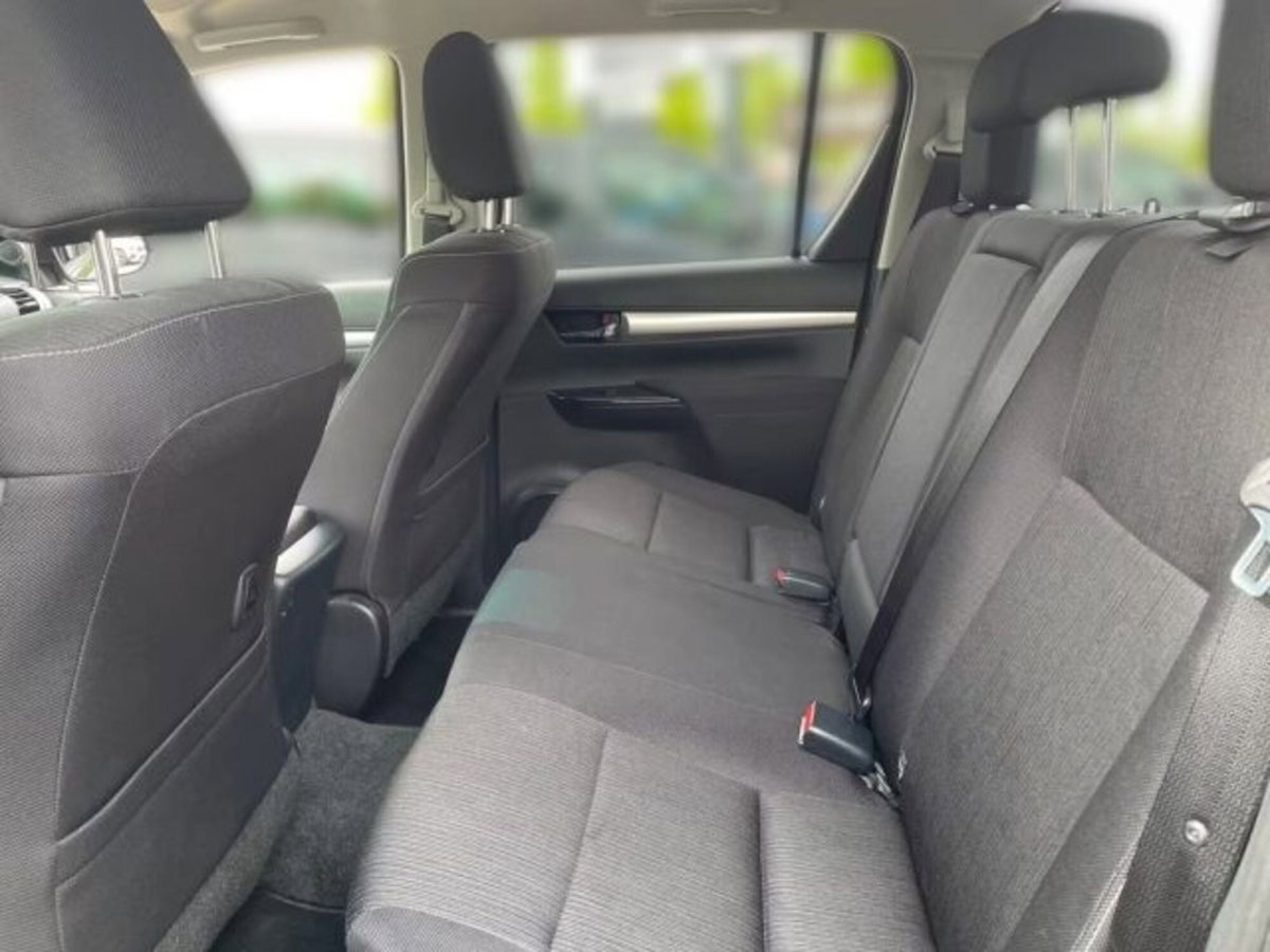 Toyota Hilux 2.D-4D 4WD porte Double Cab Lounge (17)