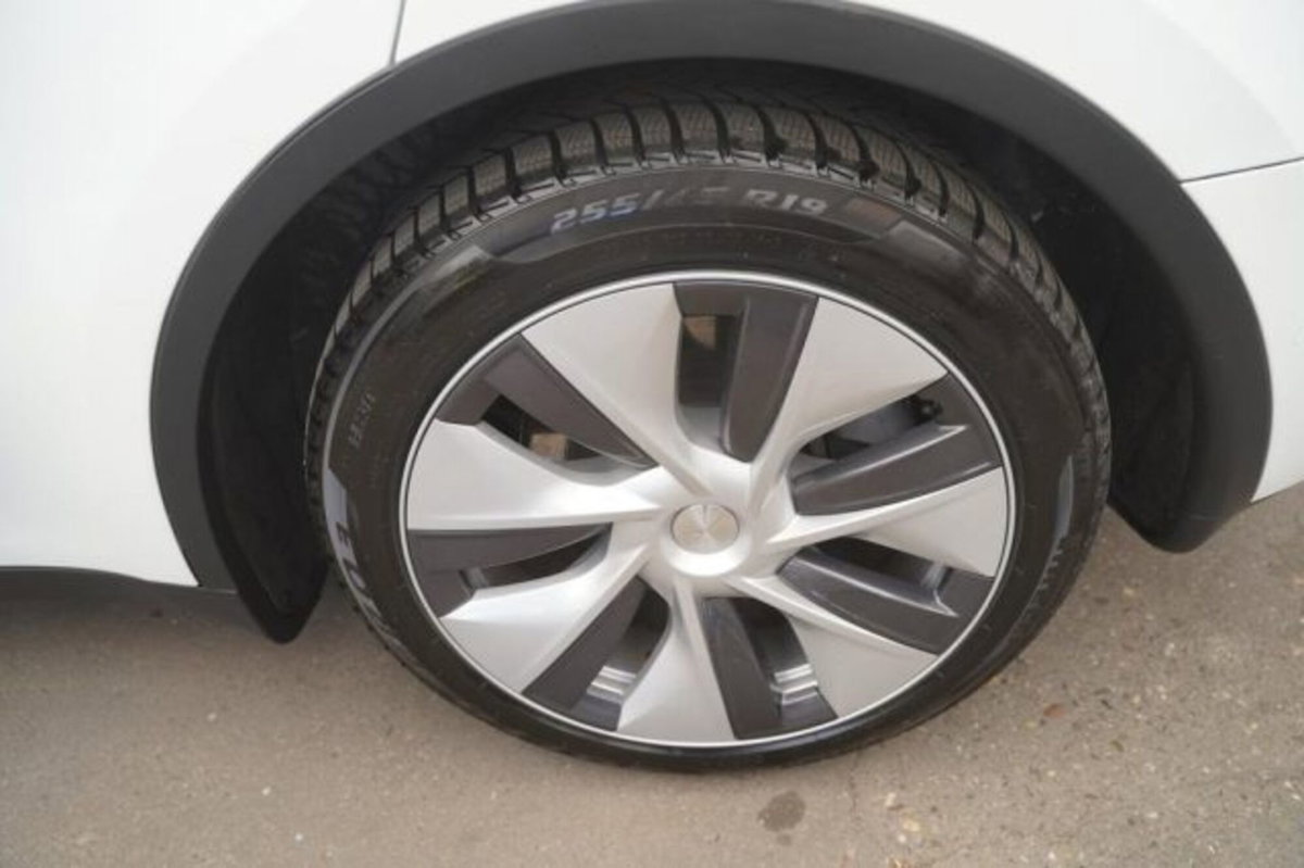 Tesla Model Y Long Range awd (10)