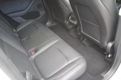 Tesla Model Y Long Range awd (14)