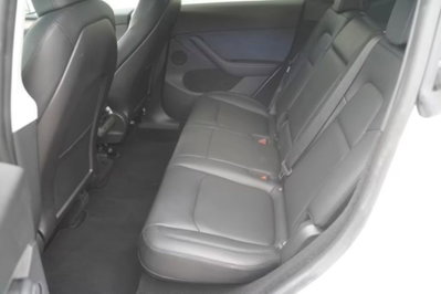Tesla Model Y Long Range awd (15)