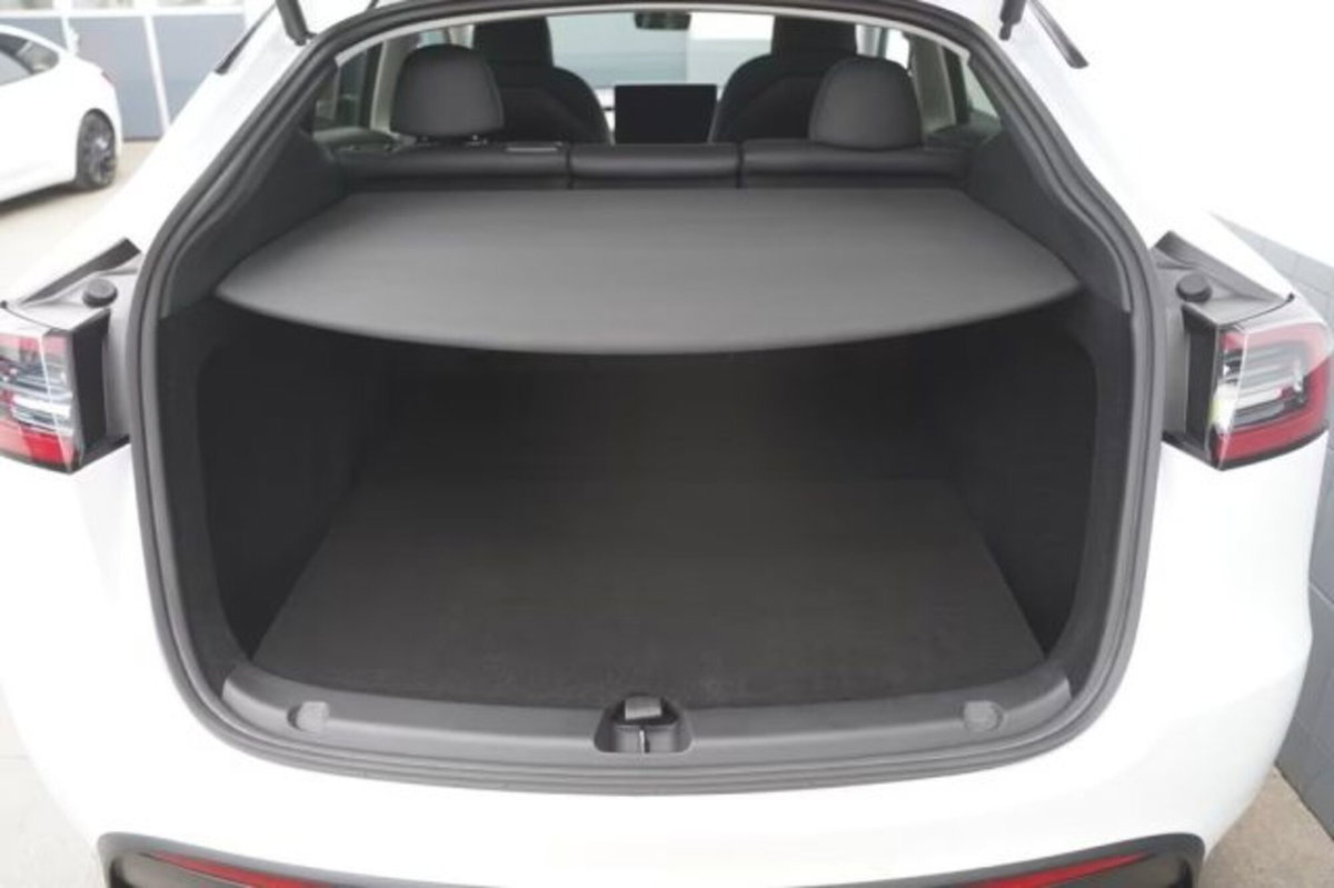 Tesla Model Y Long Range awd (16)
