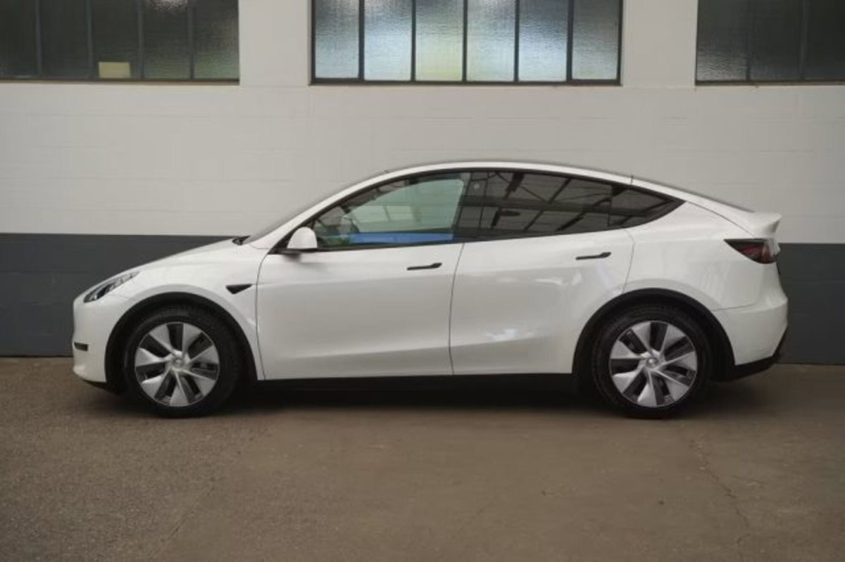 Tesla Model Y Long Range awd (2)