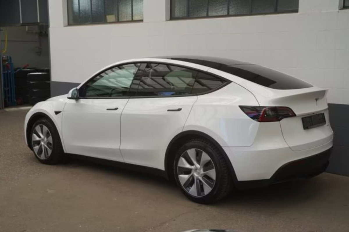 Tesla Model Y Long Range awd (3)