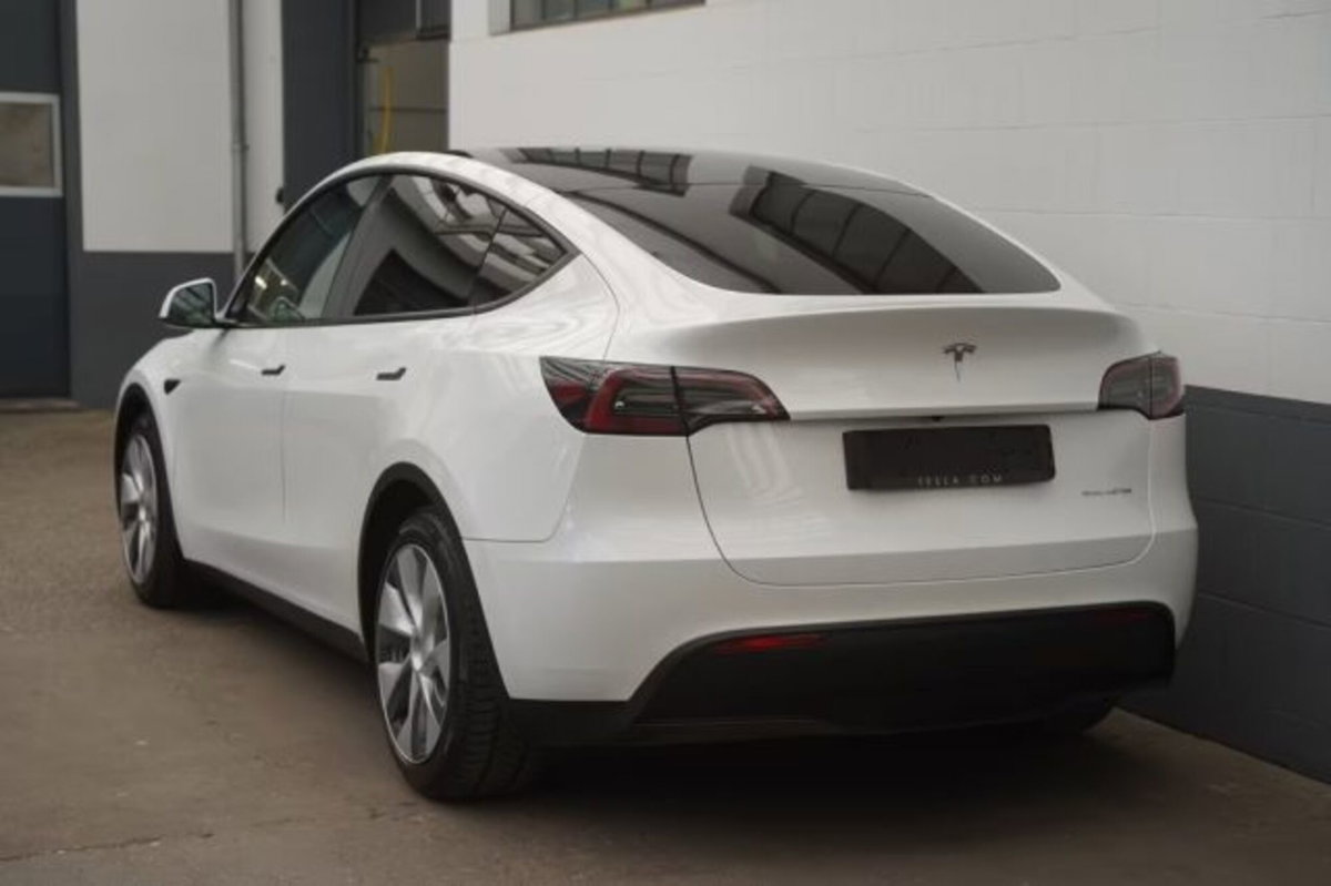 Tesla Model Y Long Range awd (4)