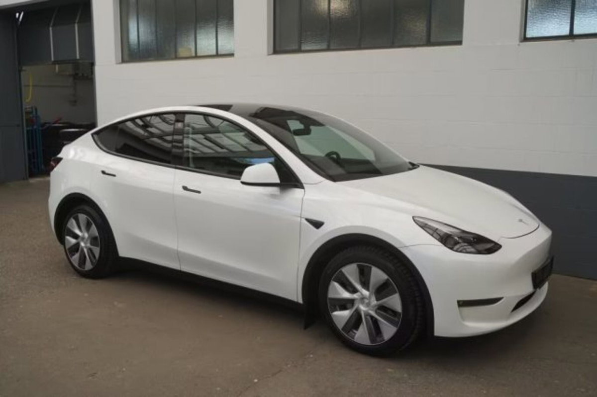 Tesla Model Y Long Range awd (5)