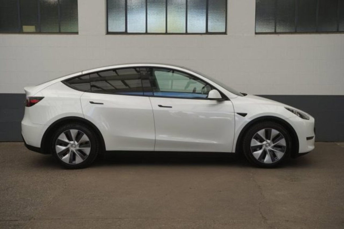 Tesla Model Y Long Range awd (6)