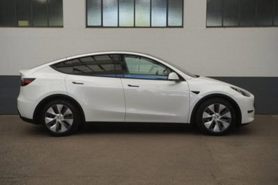 Tesla Model Y Long Range awd (6)