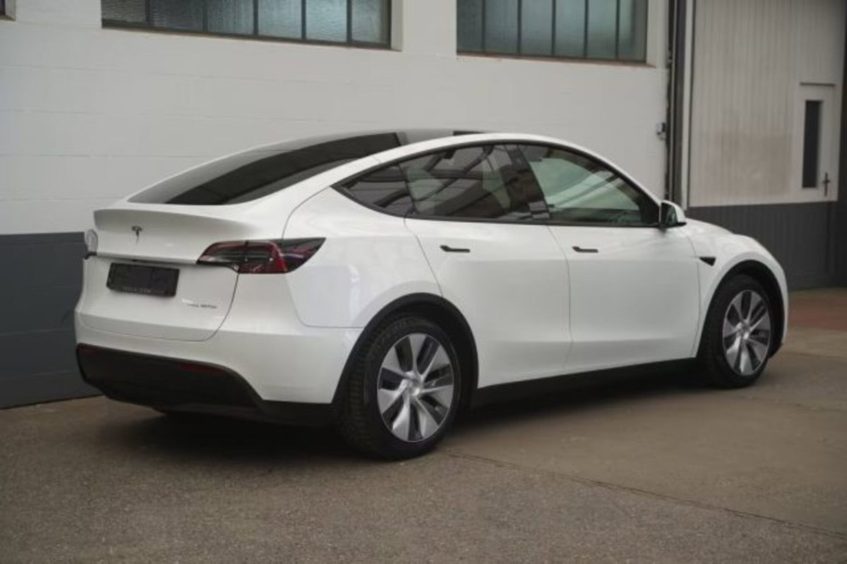 Tesla Model Y Long Range awd (7)