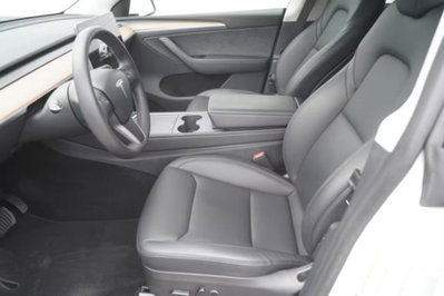 Tesla Model Y Long Range awd (8)