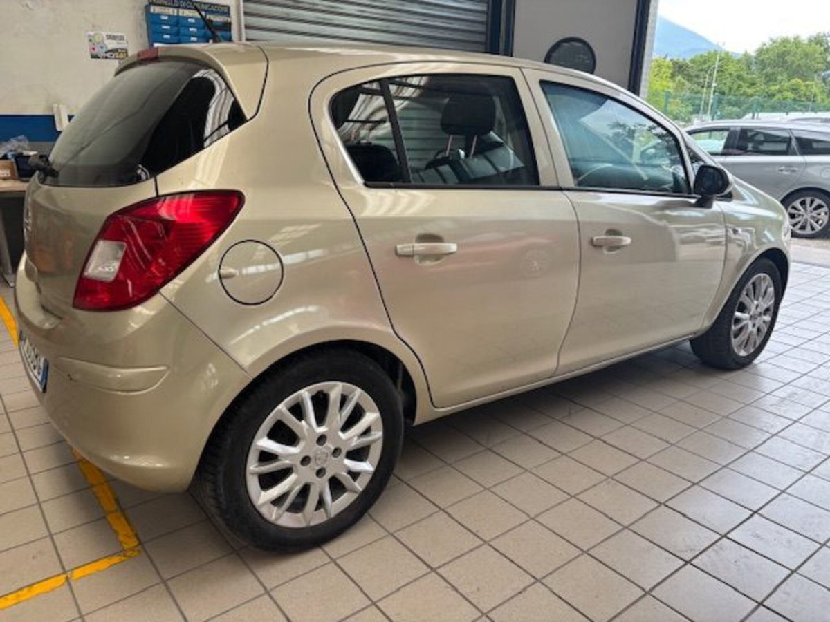Opel Corsa 1.3 CDTI 75CV 5 porte Cosmo (4)