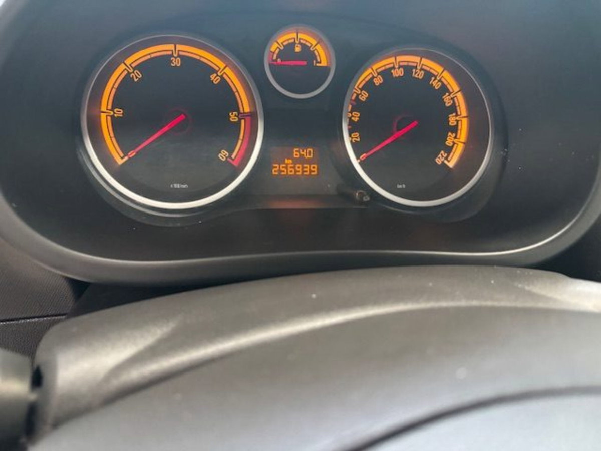 Opel Corsa 1.3 CDTI 75CV 5 porte Cosmo (8)
