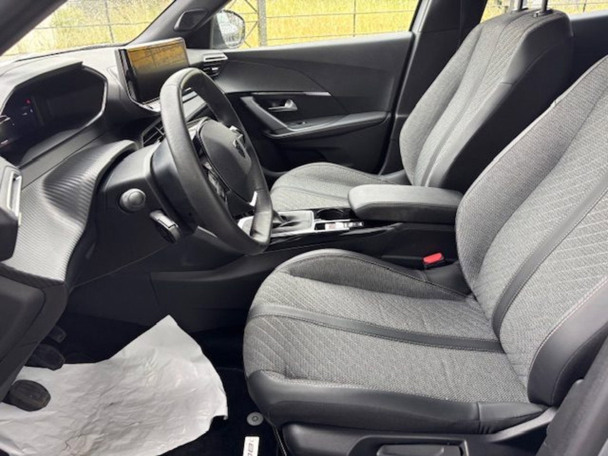 Peugeot 2008 PureTech 100 S&S Allure (11)