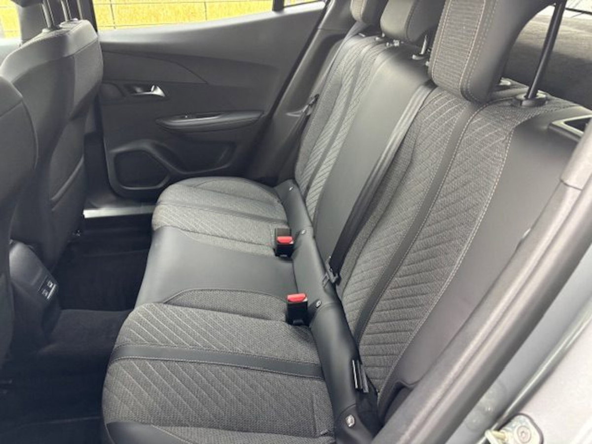 Peugeot 2008 PureTech 100 S&S Allure (12)
