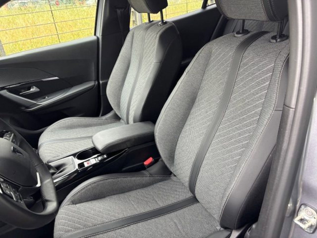 Peugeot 2008 PureTech 100 S&S Allure (7)
