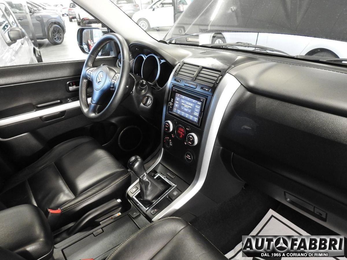 Suzuki Grand Vitara 1.9 DDiS 5 porte Offroad (11)