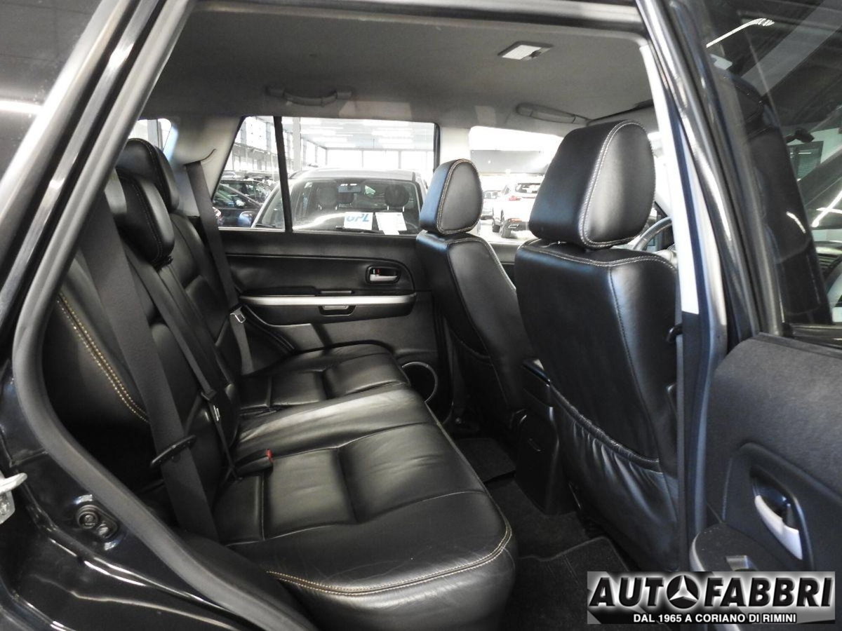 Suzuki Grand Vitara 1.9 DDiS 5 porte Offroad (14)