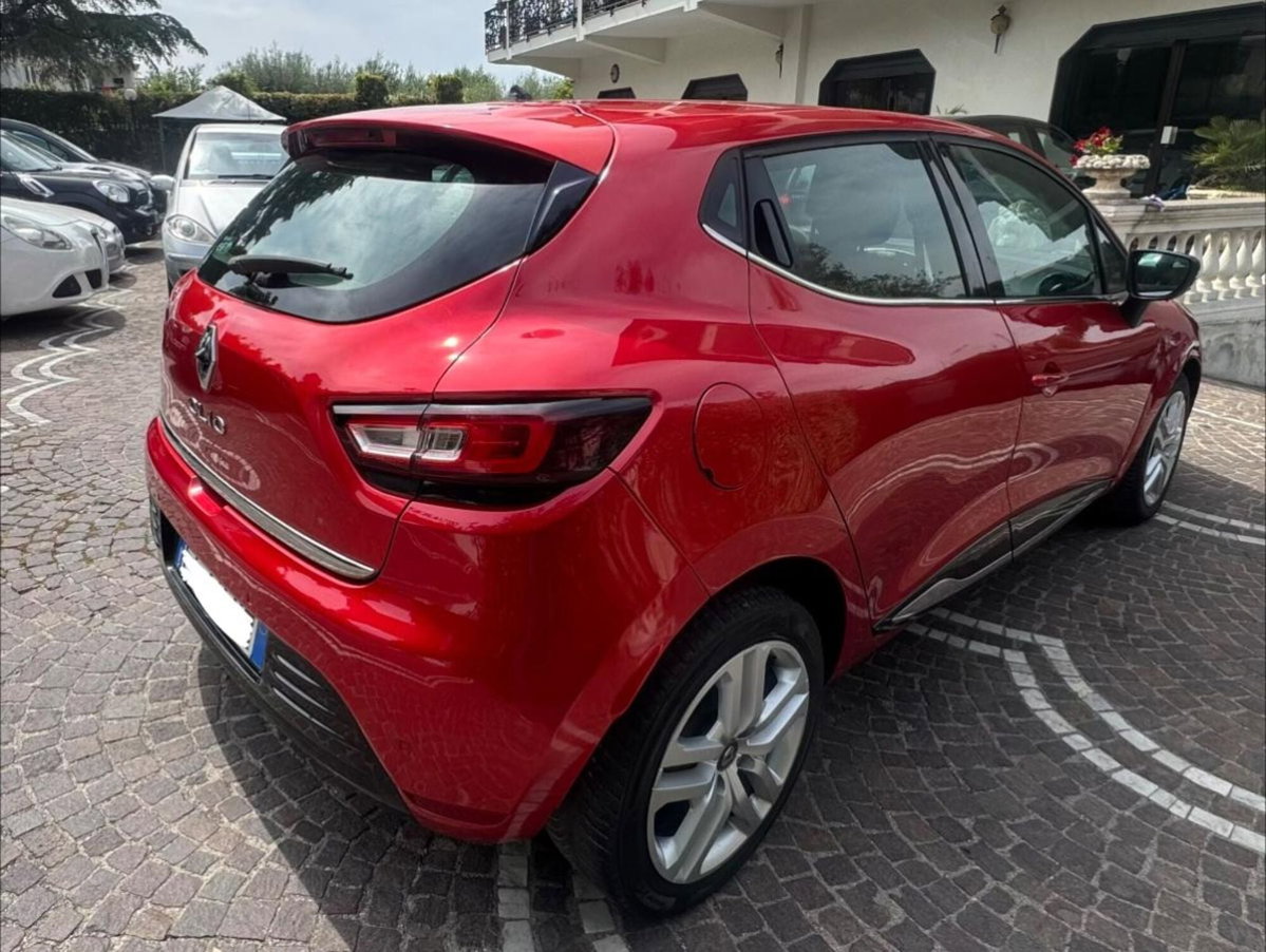Renault Clio TCe 12V 90 CV GPL 5 porte Moschino Life (3)