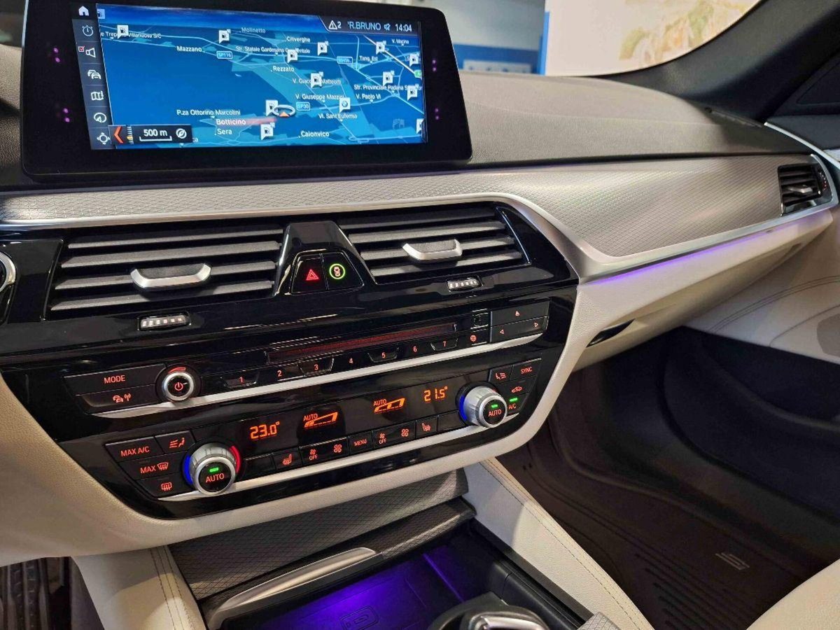 BMW Serie 5 Touring 520d xDrive  Msport (10)