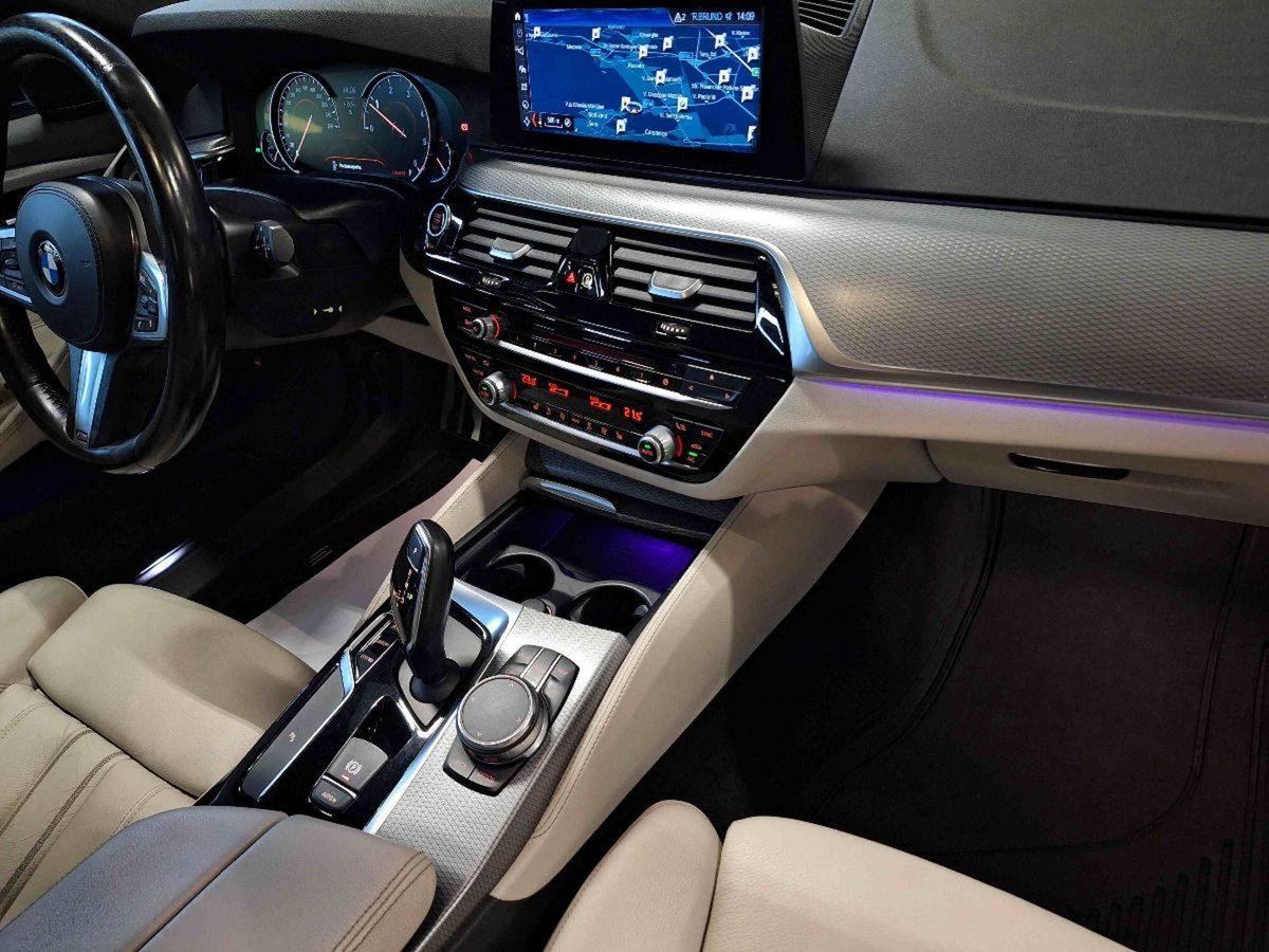 BMW Serie 5 Touring 520d xDrive  Msport (9)