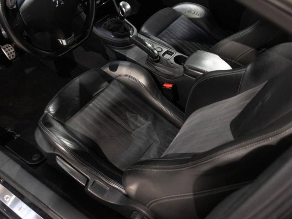 Peugeot RCZ 1.6 THP 200CV (5)