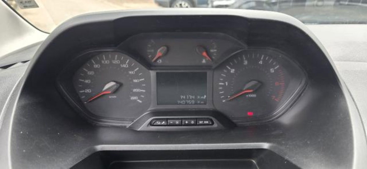 Peugeot Partner Furgone BlueHDi 100 L2 Furgone Comfort (8)