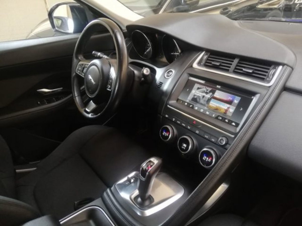 Jaguar E-Pace 2.0D 150 CV AWD aut. (13)