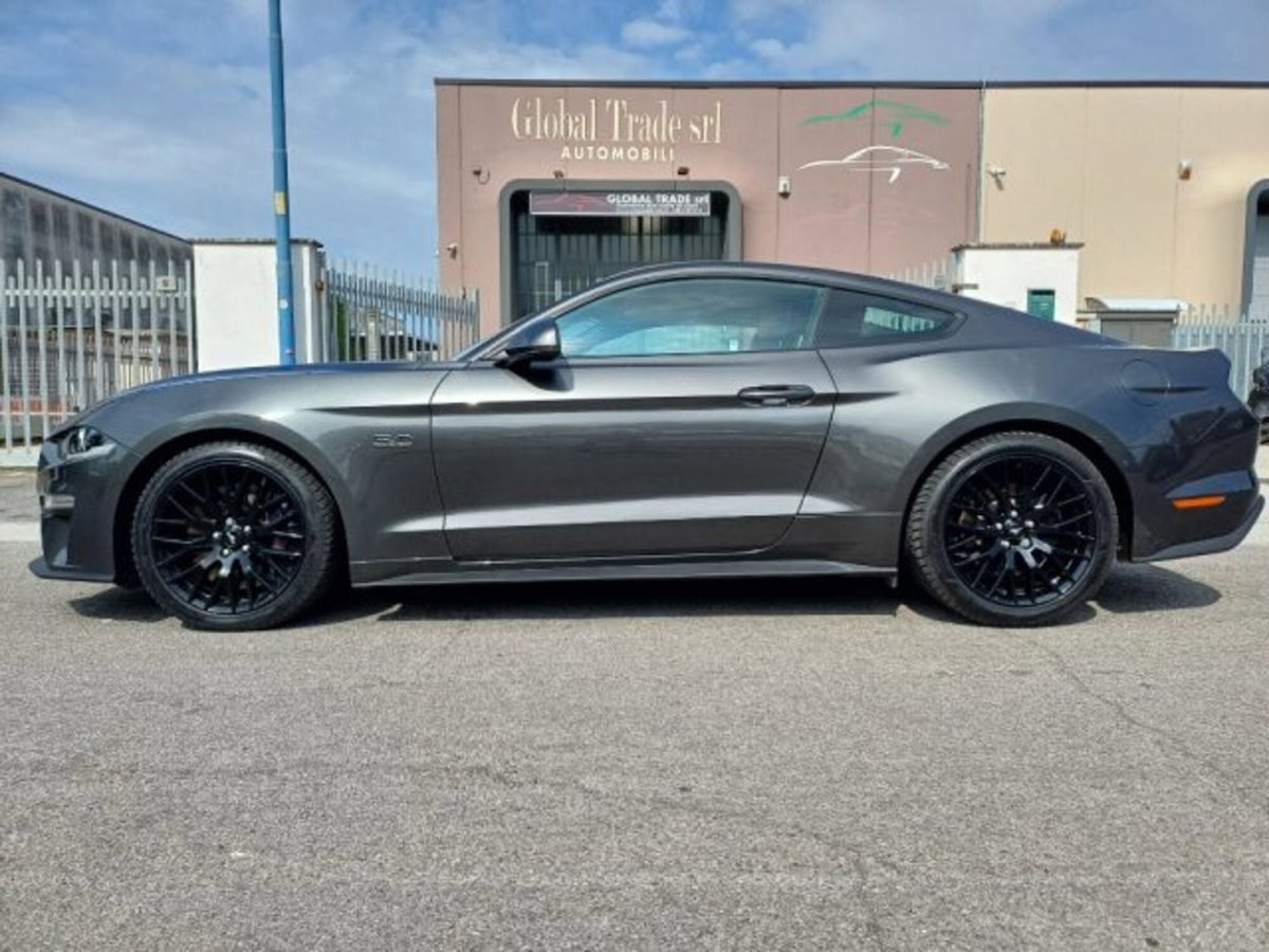 Ford Mustang Coupé Fastback 5.0 V8 aut. GT (2)