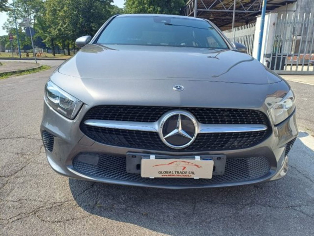 Mercedes-Benz Classe A Sedan 220 d Automatic 4Matic 4p. Business (2)