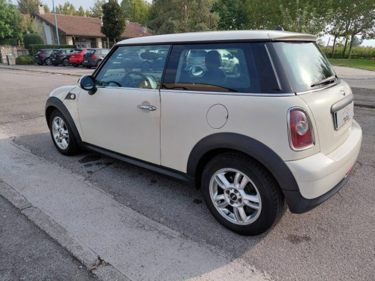 MINI Mini 1.4 16V One (55kW) (5)