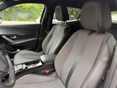 Peugeot 2008 PureTech 130 S&S EAT8 Allure Pack (10)