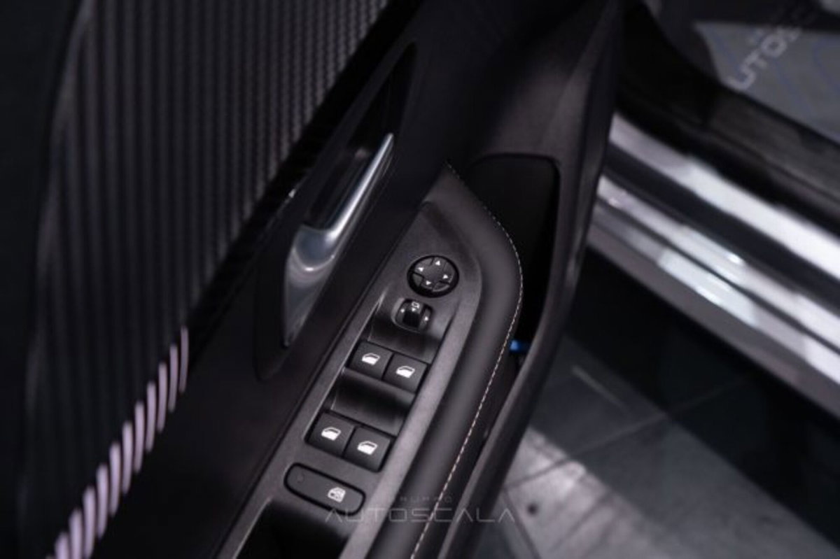 Peugeot 208 1.2 puretech Active s&s 100cv (9)