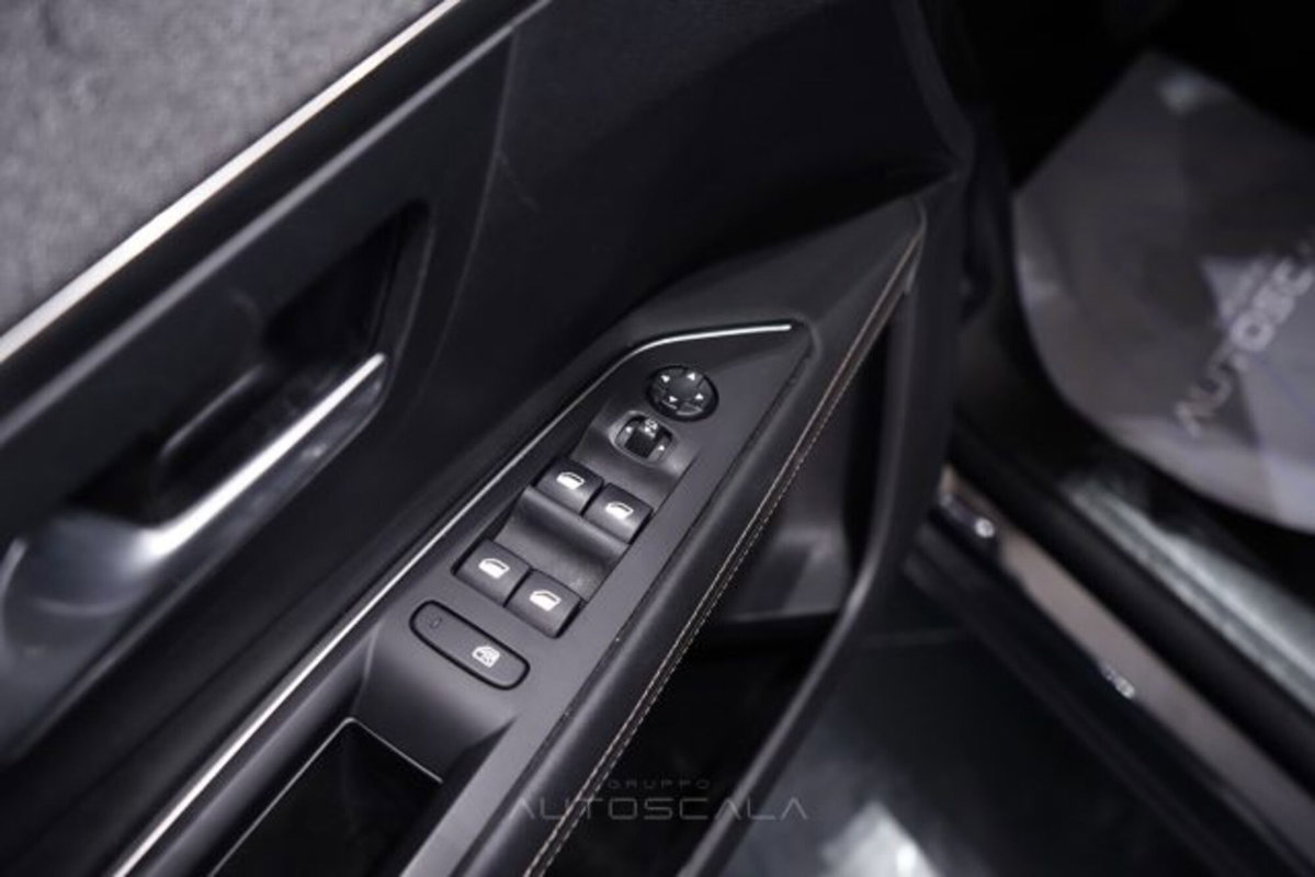 Peugeot 3008 BlueHDi 130 S&S EAT8 GT Line (10)