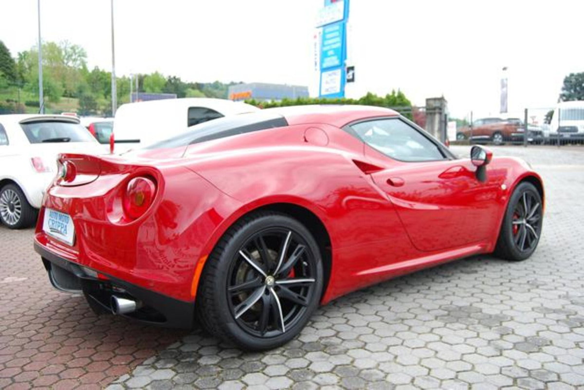 Alfa Romeo 4C Coupé 4C 1750 TBi (4)