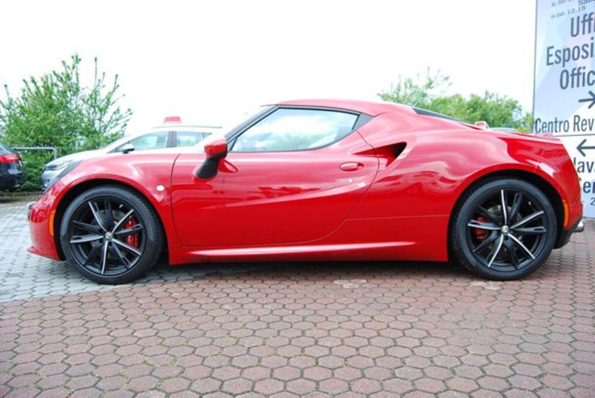 Alfa Romeo 4C Coupé 4C 1750 TBi (7)