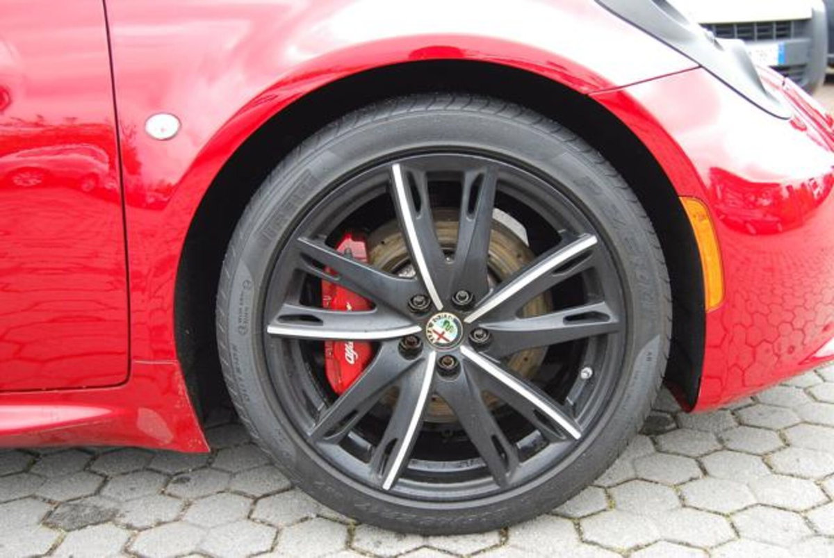 Alfa Romeo 4C Coupé 4C 1750 TBi (8)