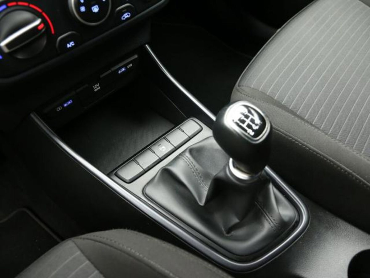 Hyundai i20 1.2 mpi Connectline mt (13)