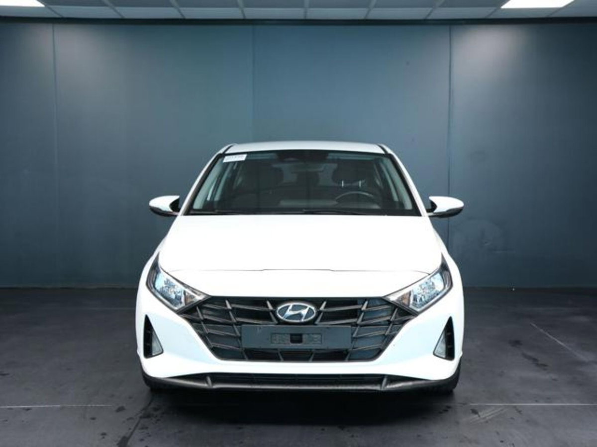 Hyundai i20 1.2 mpi Connectline mt (2)