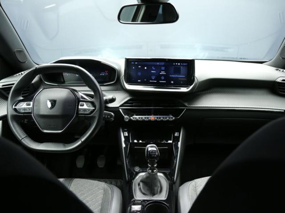 Peugeot 2008 PureTech 100 S&S Allure (11)