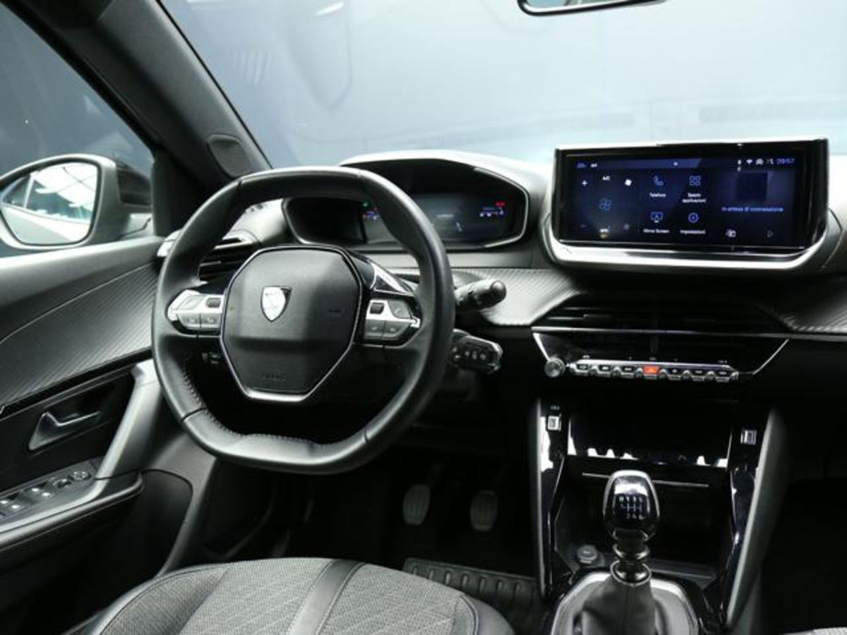 Peugeot 2008 PureTech 100 S&S Allure (12)